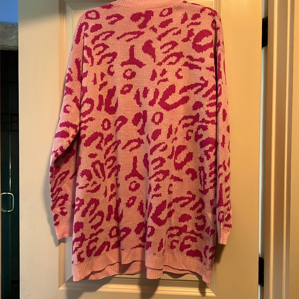 Pink leopard print sweater - Picture 3 of 4